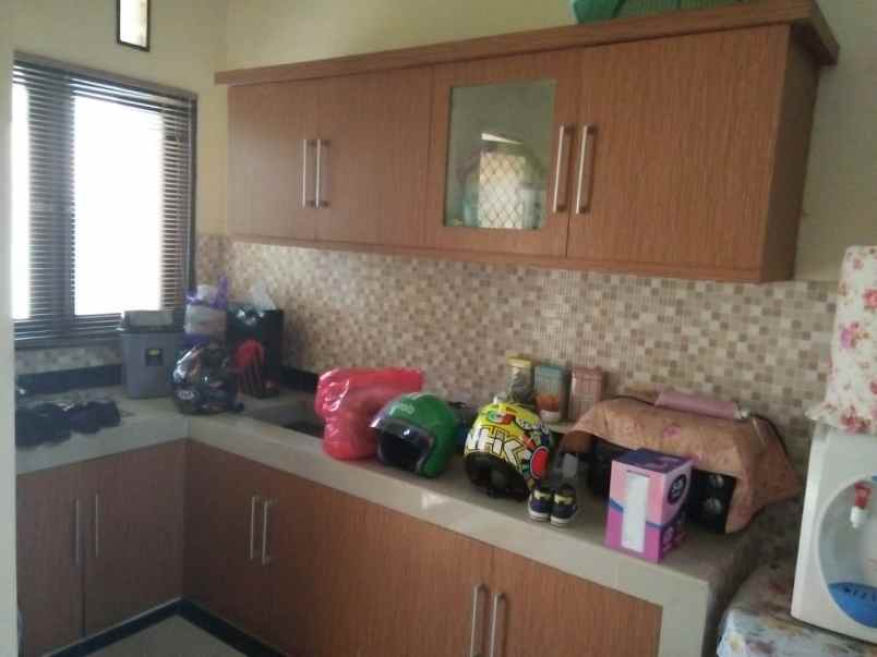 rumah bambu kuning bojonggede