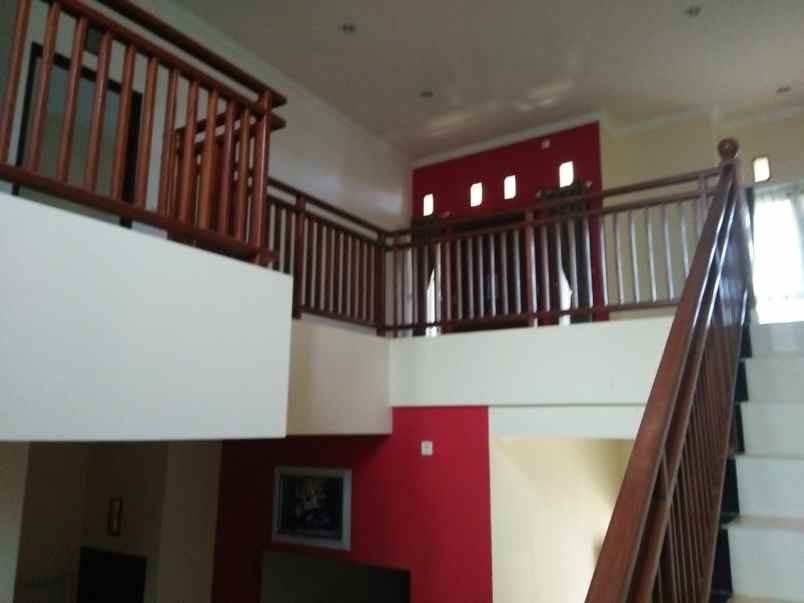 rumah bambu kuning bojonggede