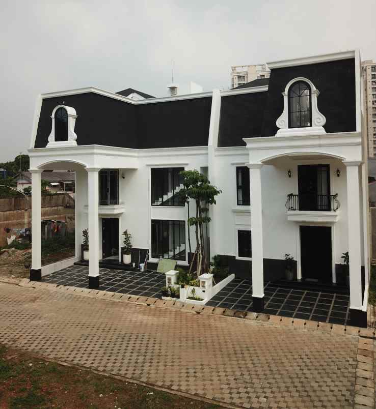 rumah baru american classic di pesanggrahan jaksel