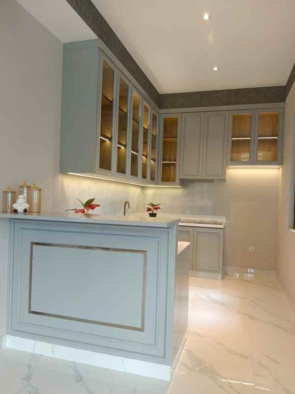 rumah baru american classic di pesanggrahan jaksel