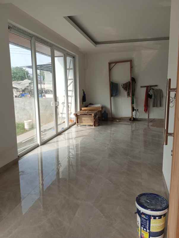 rumah baru hook minimalis di taman surya jakarta barat