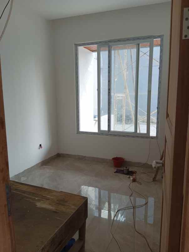 rumah baru hook minimalis di taman surya jakarta barat