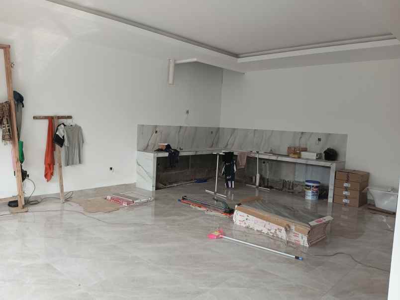 rumah baru hook minimalis di taman surya jakarta barat