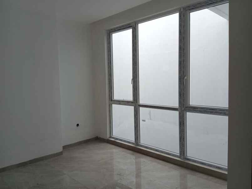 rumah baru minimalis di taman surya jakarta barat