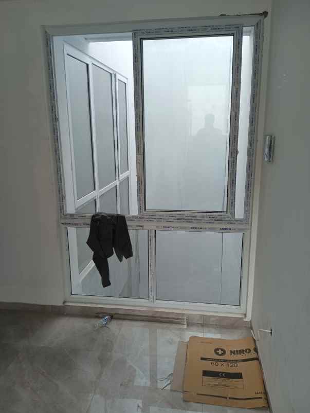 rumah baru minimalis di taman surya jakarta barat