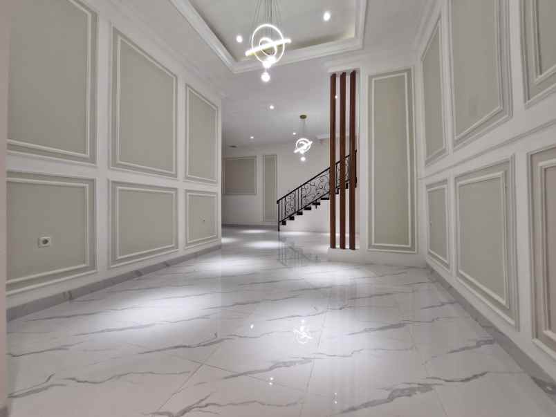 rumah baru modern klasik di joglo kembangan jakbar