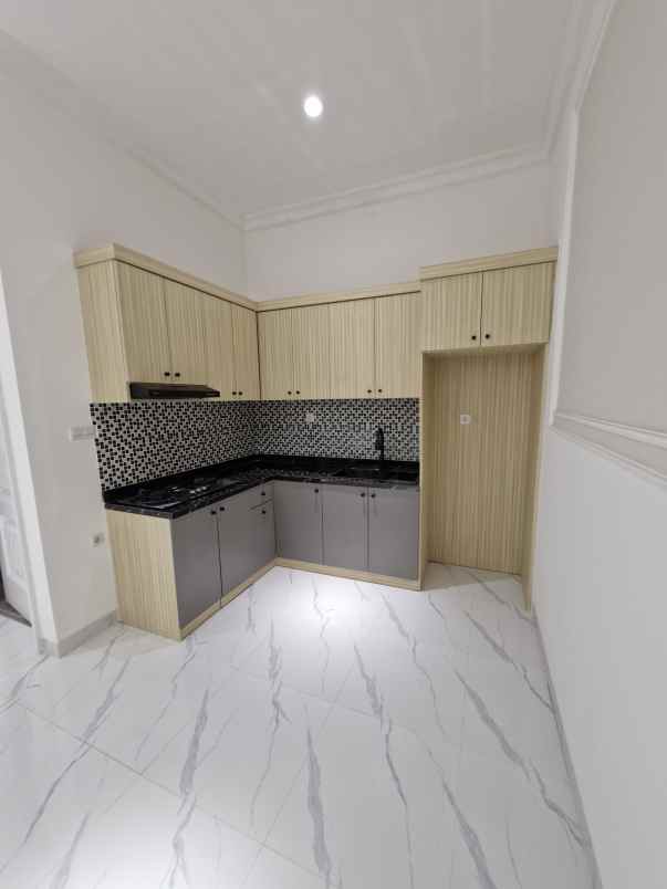 rumah baru modern klasik di joglo kembangan jakbar