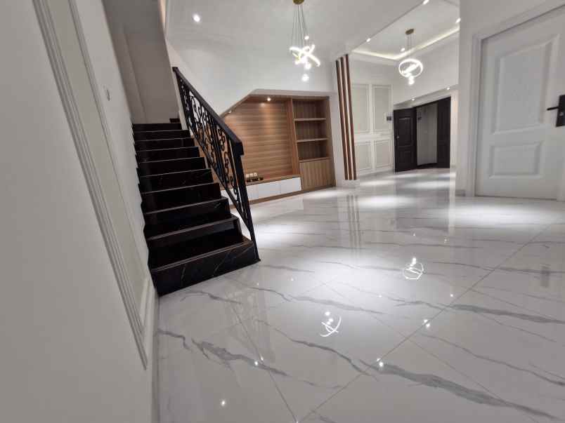 rumah baru modern klasik di joglo kembangan jakbar