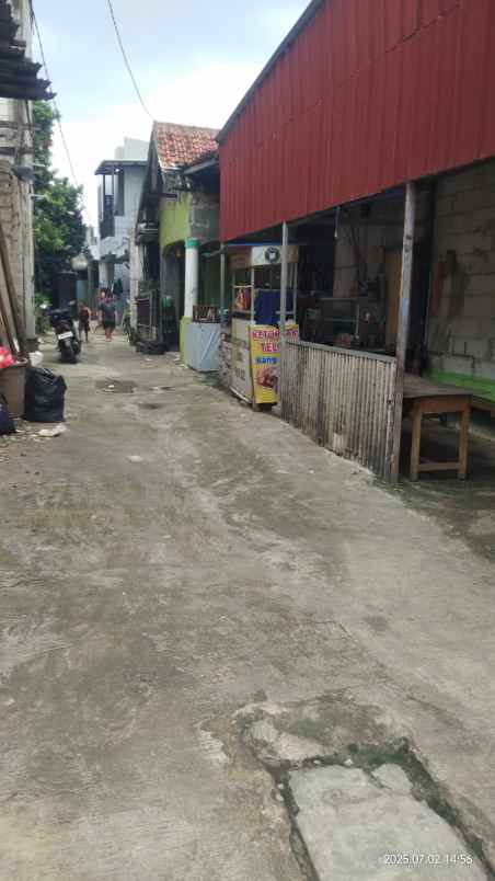 rumah berikut 3 kios pinggir jalan pramuka raya depok