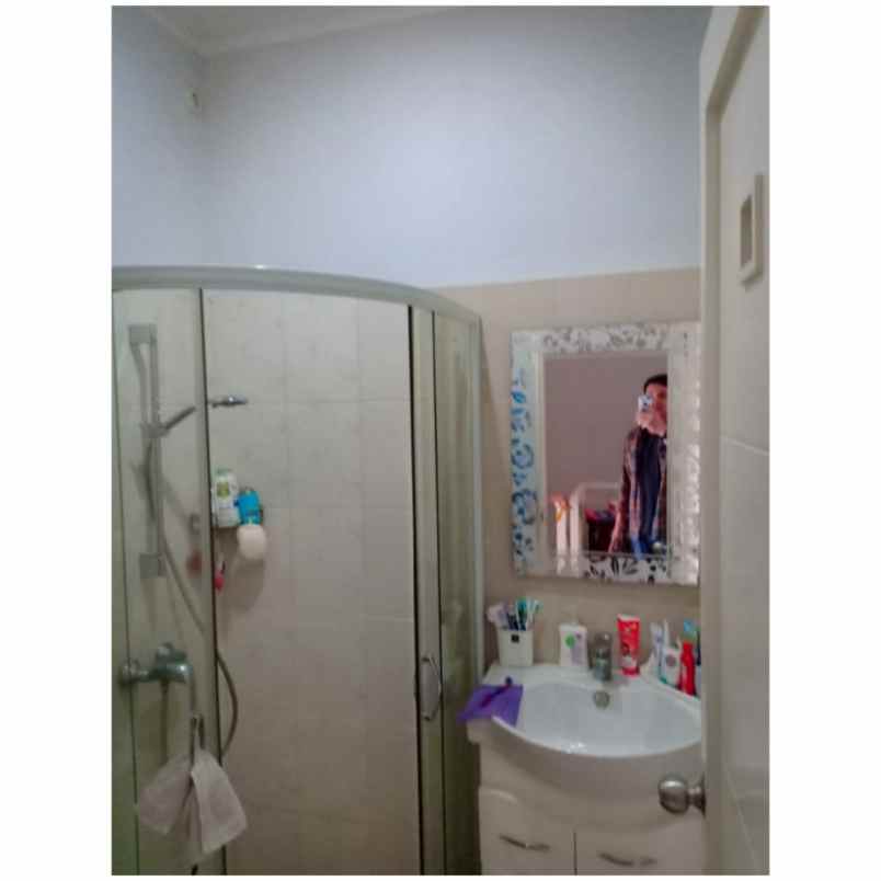 rumah cirendeu ciputat