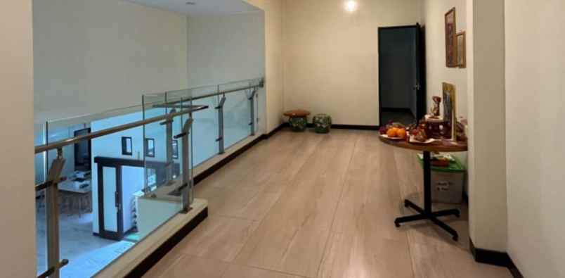 rumah dharmahusada indah minimalis bagus mewah furnish