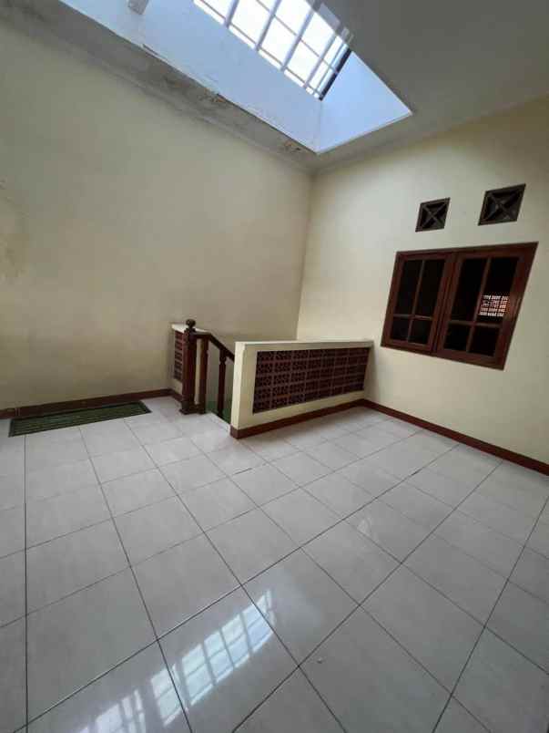 rumah dijual disewakan gubeng kertajaya surabaya timur