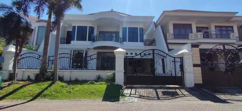 rumah disewakan graha famili surabaya barat