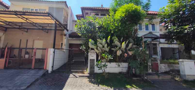 rumah disewakan graha family surabaya barat