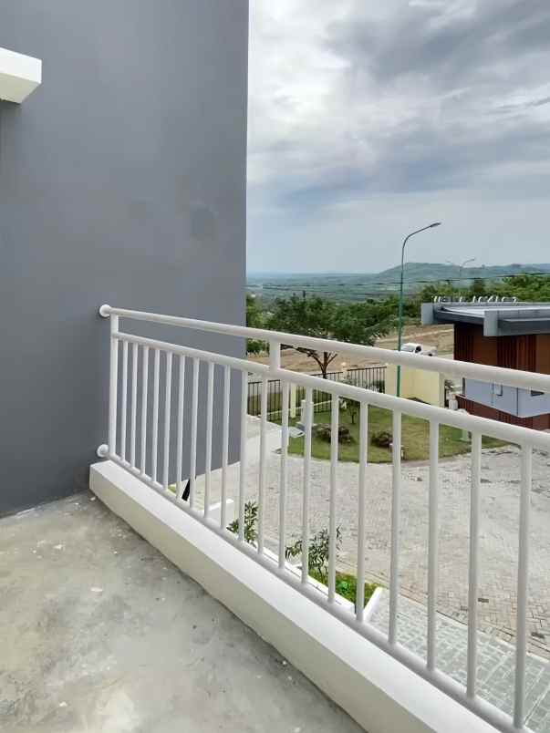rumah dua lantai view indah di cluster tembalang