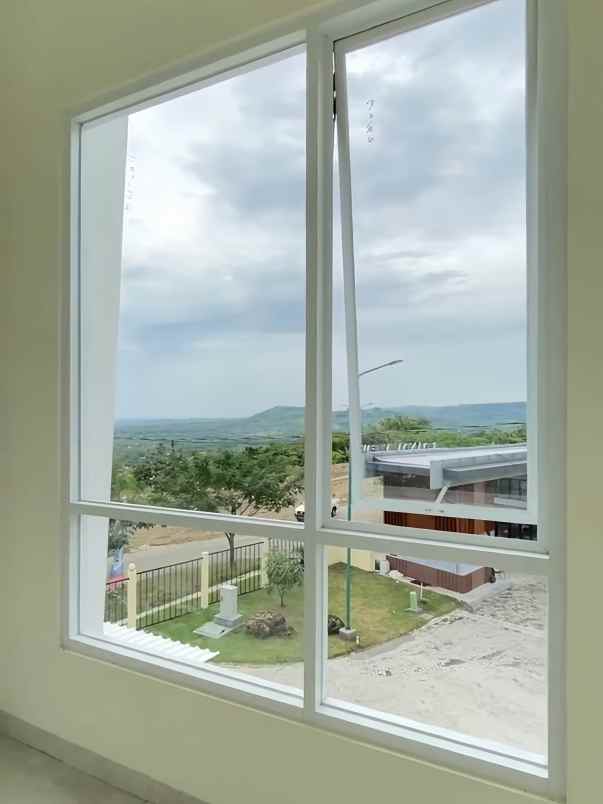 rumah dua lantai view indah di cluster tembalang