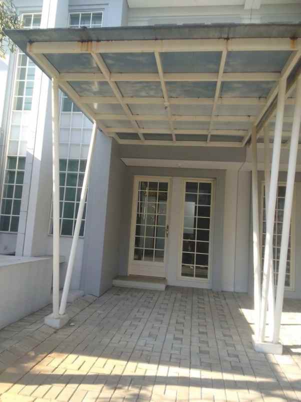 rumah grand pakuwon hadap selatan