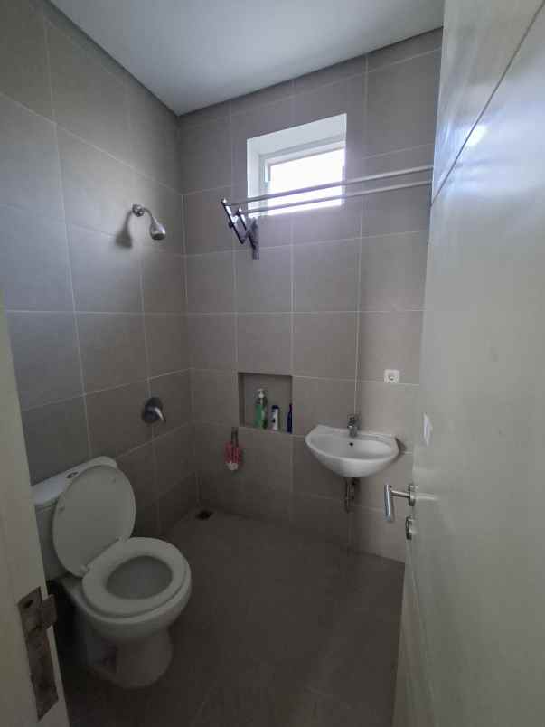 rumah greenlake cg surabaya