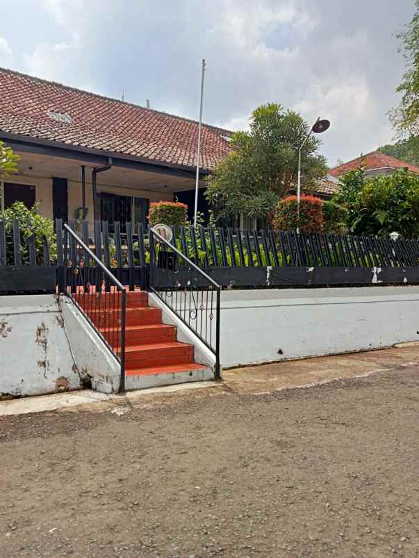 rumah hook dalam komplek pinggir jalan dago bandung