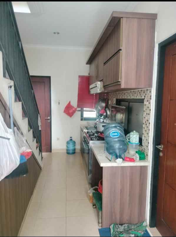 rumah hook depan taman citra gran cibubur