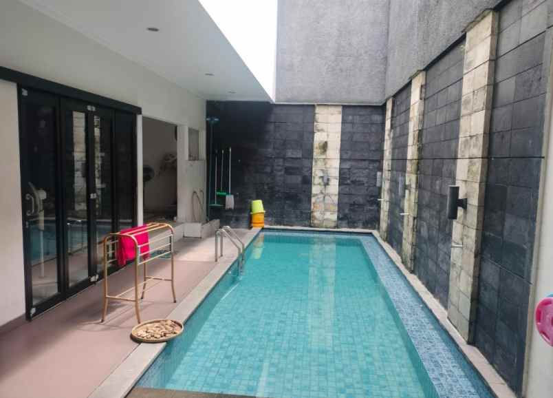 rumah hook depan taman citra gran cibubur