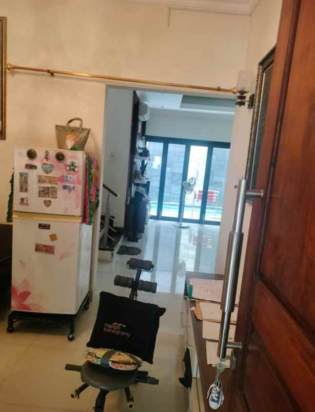 rumah hook depan taman citra gran cibubur