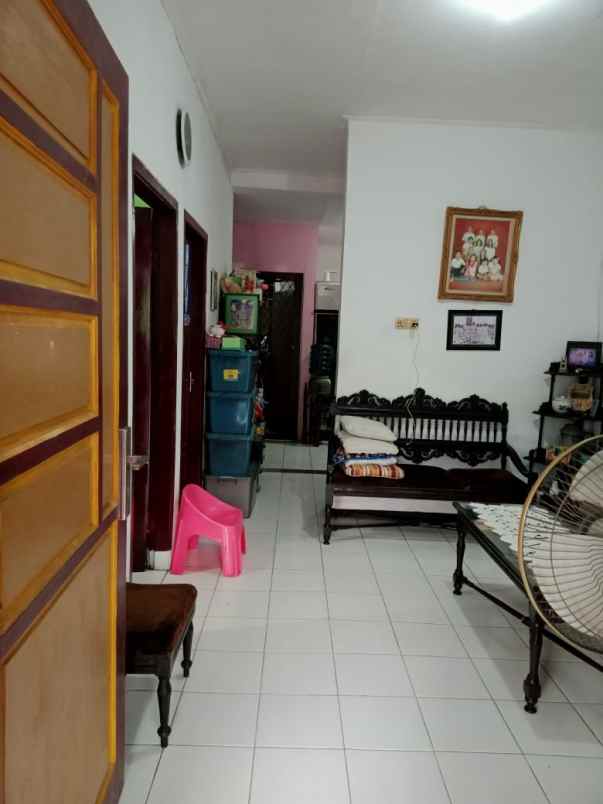 rumah jalan raya anggaswangi