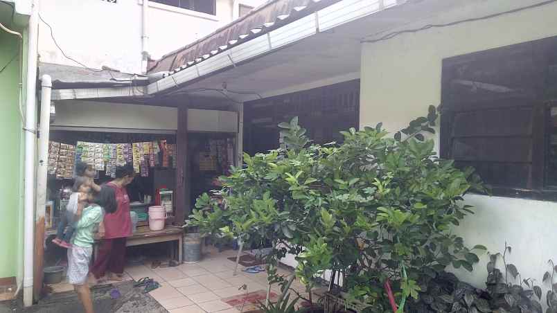 Rumah 2 Lantai Plus Warung Di Jakarta Selatan