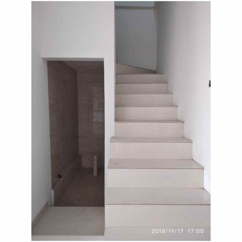 rumah jl otista raya ciputat