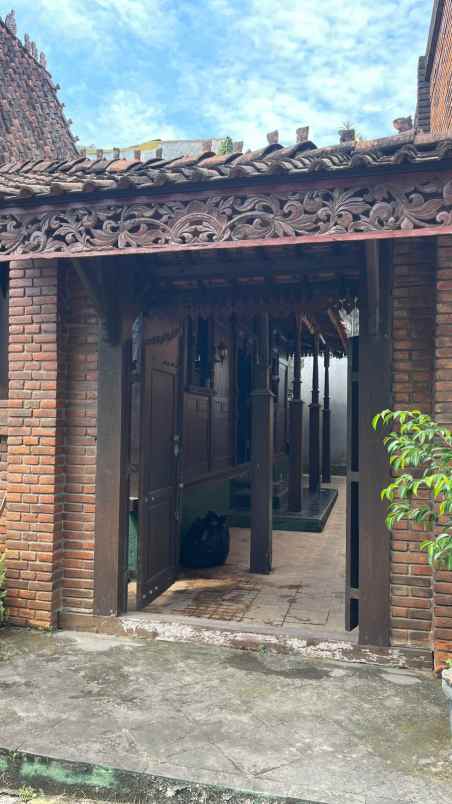 rumah joglo tembalang semarang