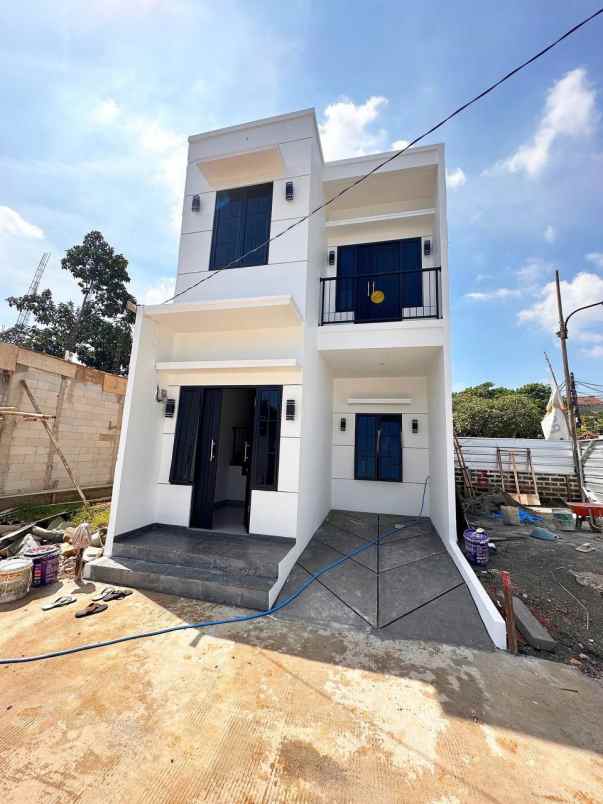 rumah kalisari jakarta timur dua lantai
