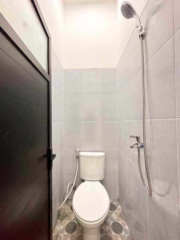 rumah kalisari jakarta timur dua lantai