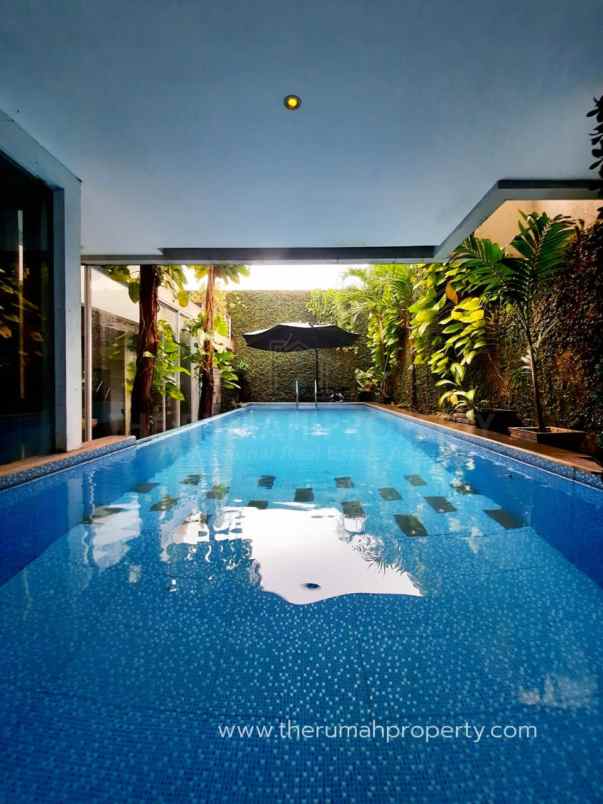Dijual Rumah Dalam Komplek Private Pool Di Petukangan Jakarta Selatan