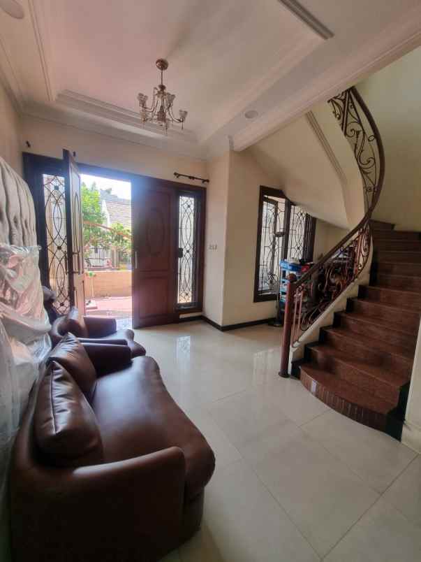 rumah klampis semolo kondisi bagus terawat