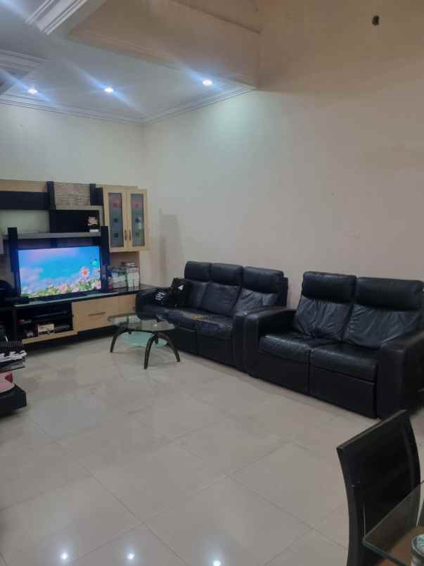 rumah klampis semolo kondisi bagus terawat