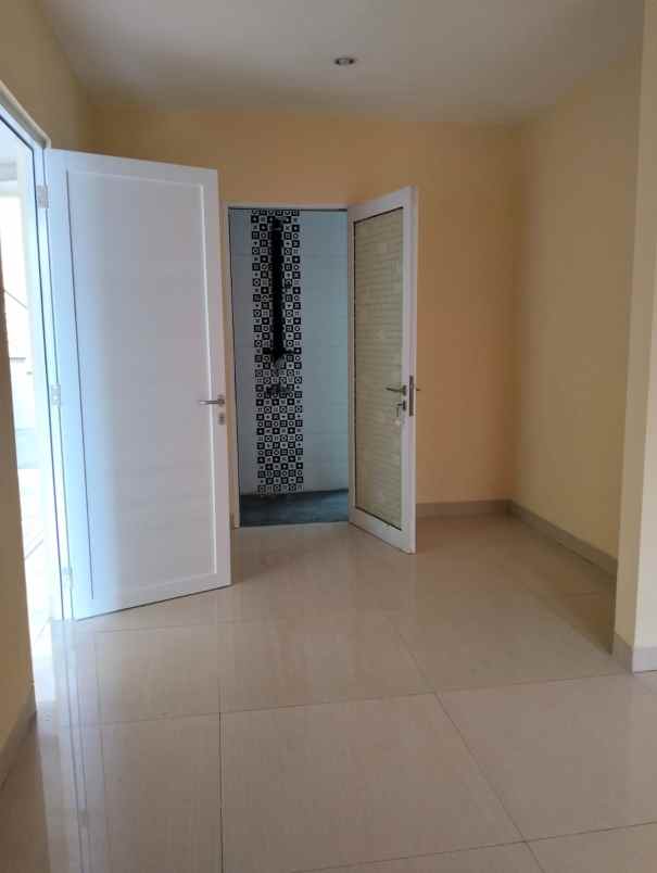 rumah kondisi bagus di premier pavilion jakarta barat