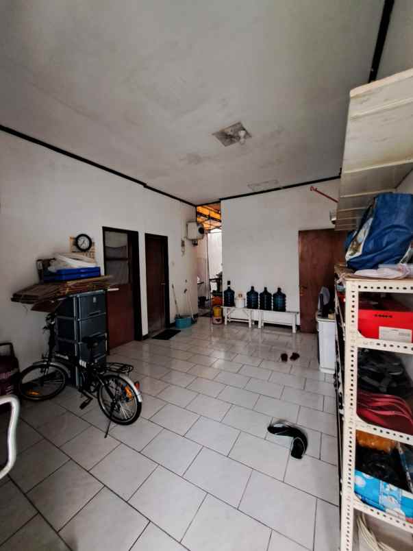 rumah lama terawat dekat sekolah nsa unair kampus b