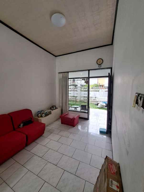 rumah lama terawat dekat sekolah nsa unair kampus b