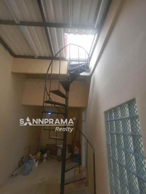 rumah luas 2 lantai lokasi strategis beji depok rihkus