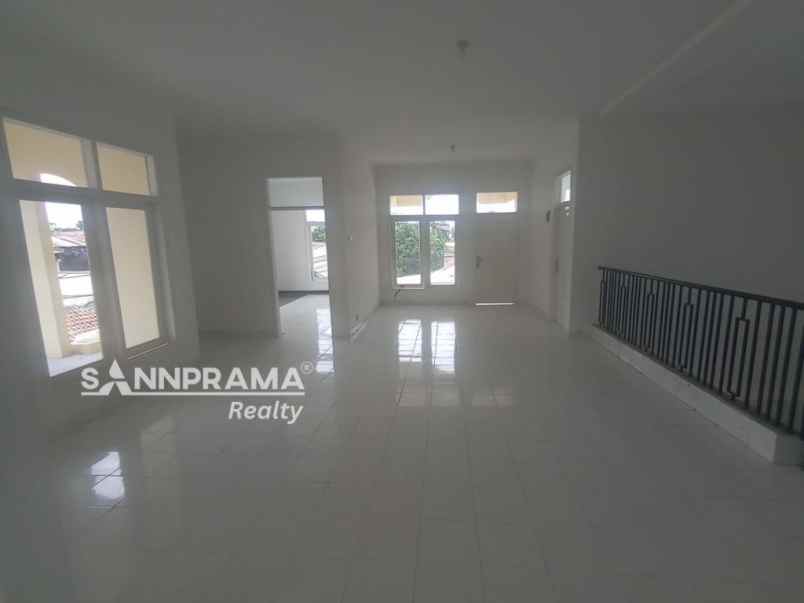 rumah luas 2 lantai lokasi strategis beji depok rihkus