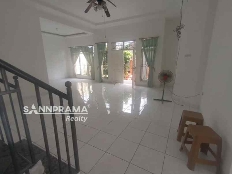 rumah luas 2 lantai lokasi strategis beji depok rihkus