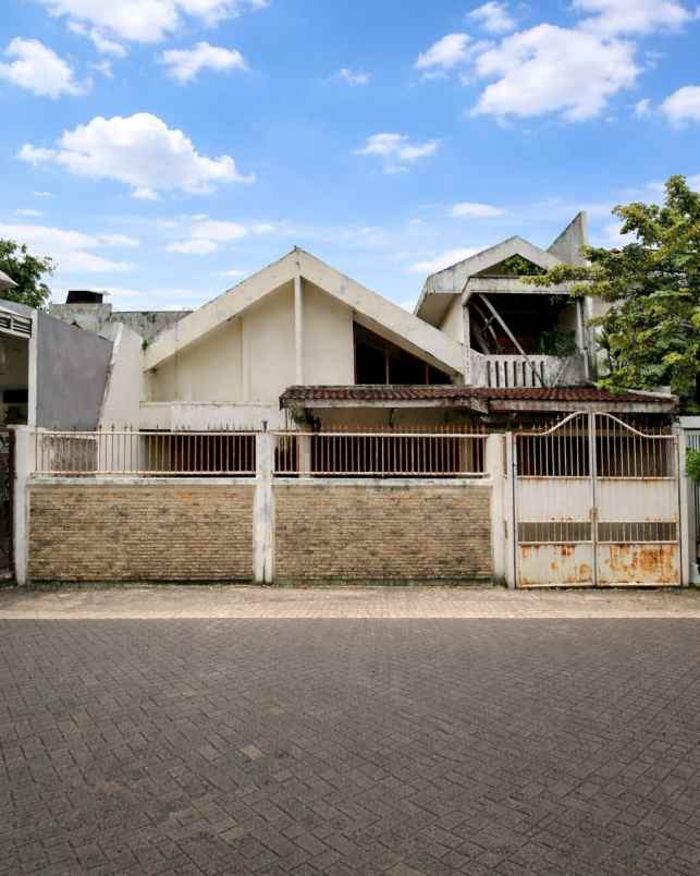 rumah manyar kertoadi strategis