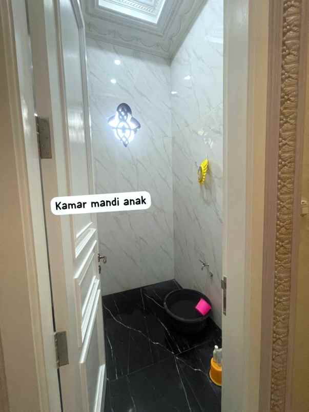 rumah mewah 2 lantai di pureakarta jawa barat