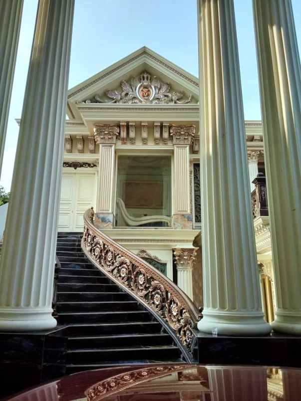 rumah mewah 2 lantai di pureakarta jawa barat