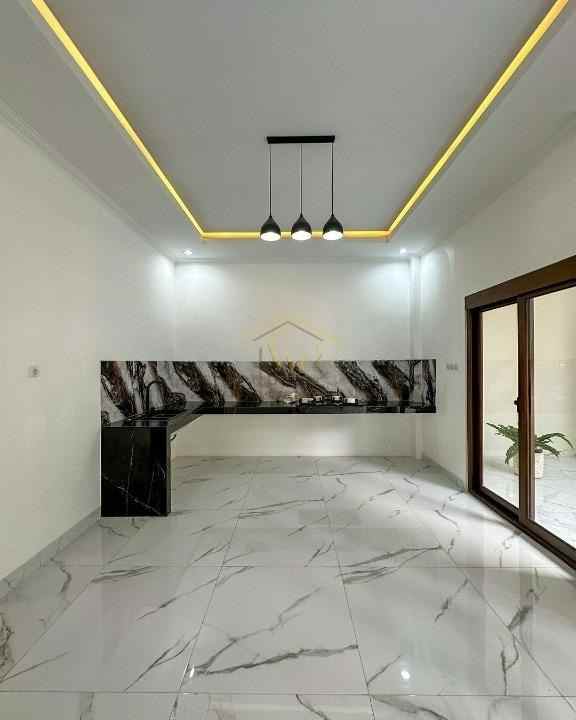 rumah mewah 3 lantai di maguwoharjo sleman