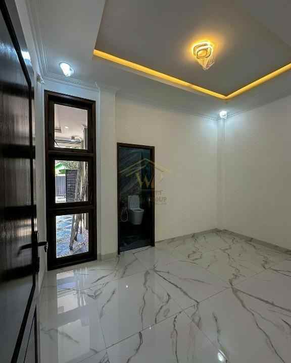 rumah mewah 3 lantai di maguwoharjo sleman