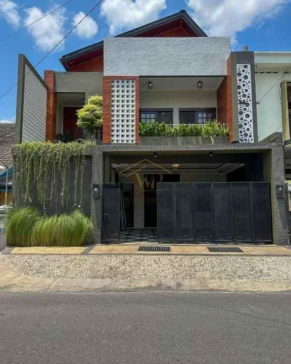 rumah mewah 3 lantai di maguwoharjo sleman