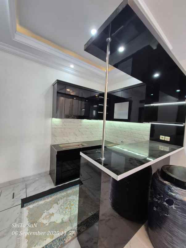 rumah mewah dalam komplek maharaja depok