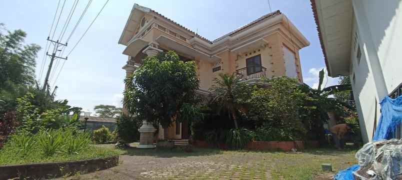 rumah mewah di jalan gajah mada rembang jawa tengah
