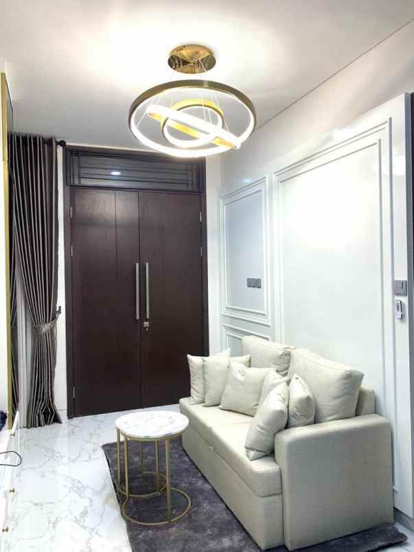 rumah mewah full furnished lavon